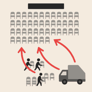 パイプ椅子を運ぶ様子