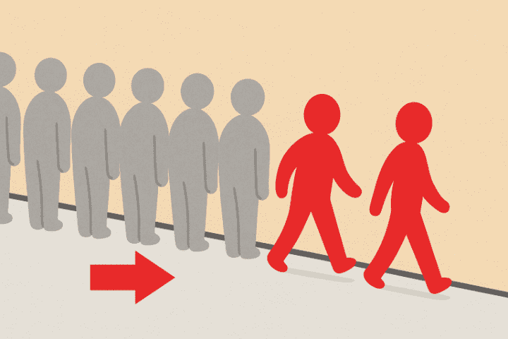 壁に向かって立たされているバイト